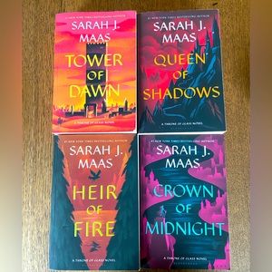 Sarah J. Maas- Queen of Shadows, Heir of Fire, Crown of Midnight, Tower of Dawn